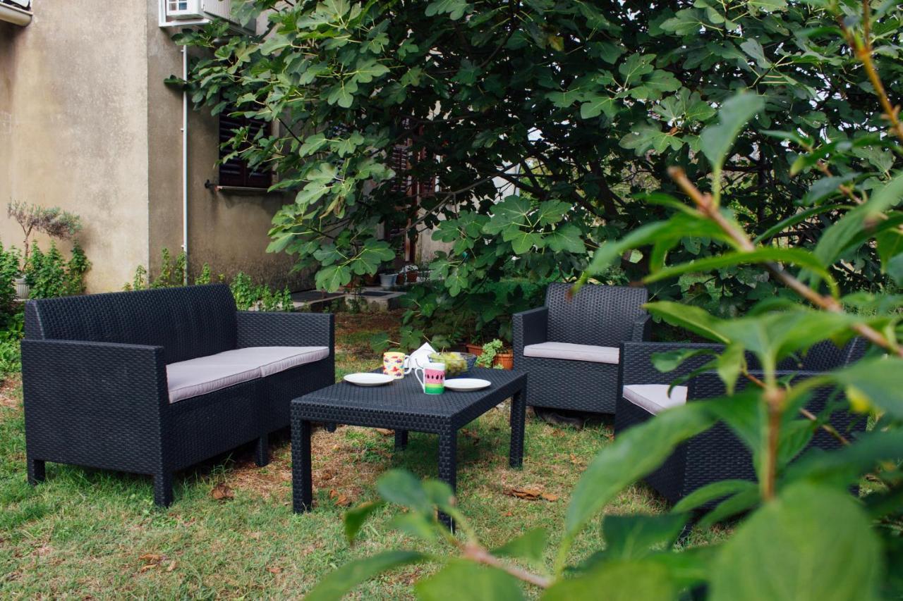 Twin Oaks Apartment Sisan Luaran gambar