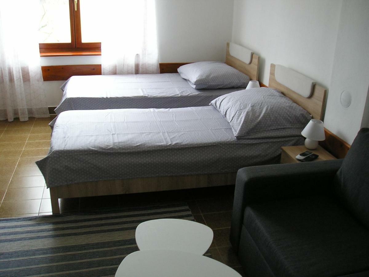 Twin Oaks Apartment Sisan Luaran gambar