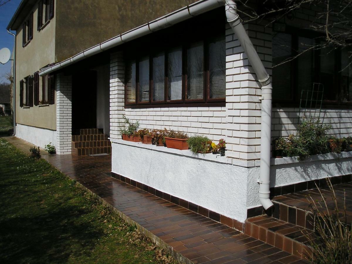 Twin Oaks Apartment Sisan Luaran gambar